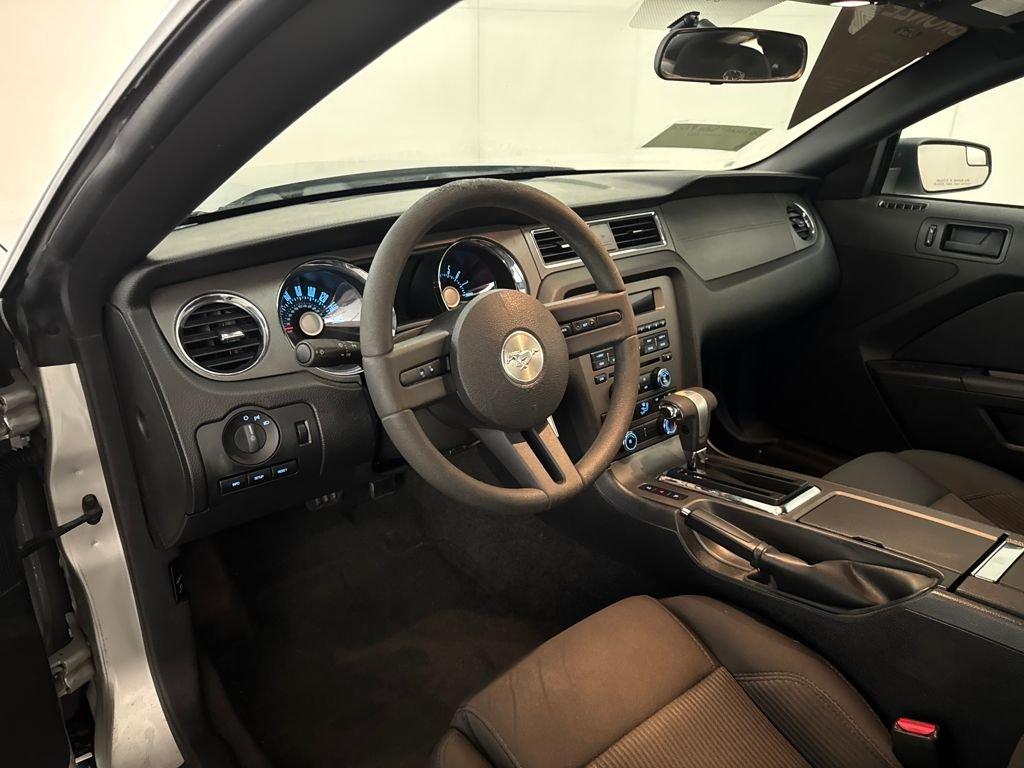 Ford Mustang V6 Rwd 2D Coupe - Thumbnail 6