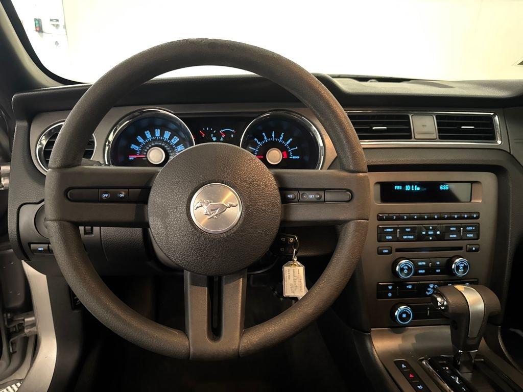 Ford Mustang V6 Rwd 2D Coupe - Thumbnail 8