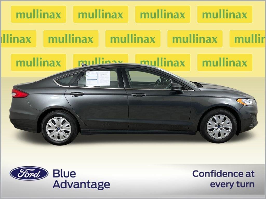 Ford Fusion S Fwd 4D Sedan - Thumbnail 3