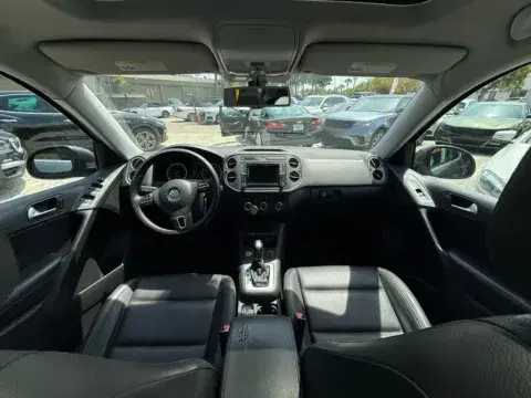 Volkswagen Tiguan 2.0T Se Sport Utility 4D - Thumbnail 3