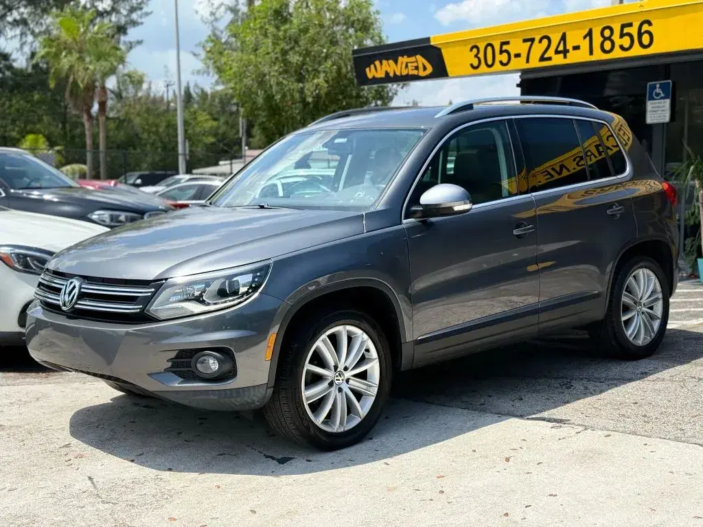 Volkswagen Tiguan 2.0T Se Sport Utility 4D - View 1