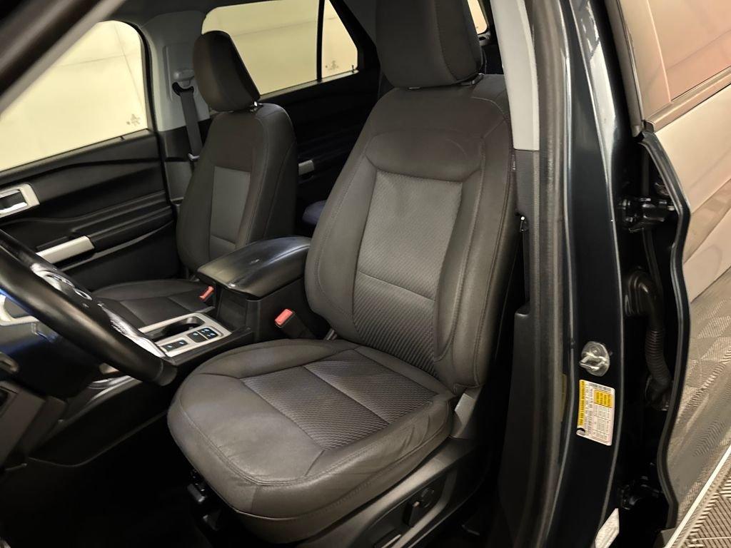 Ford Explorer Xlt Rwd 4D Sport Utility - Thumbnail 15