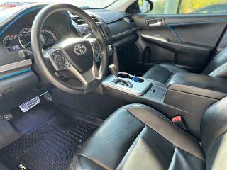 Toyota Camry - Thumbnail 3