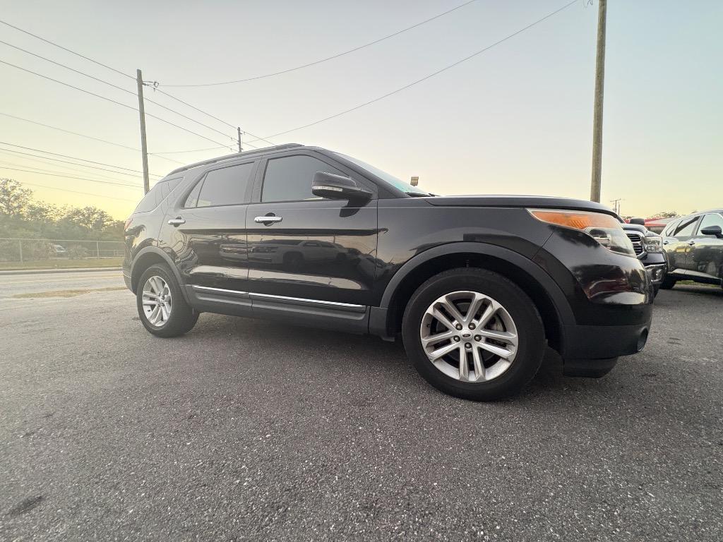 Ford Explorer Xlt - View 1