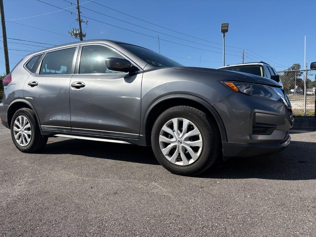 Nissan Frontier Pro-4X - Thumbnail 2