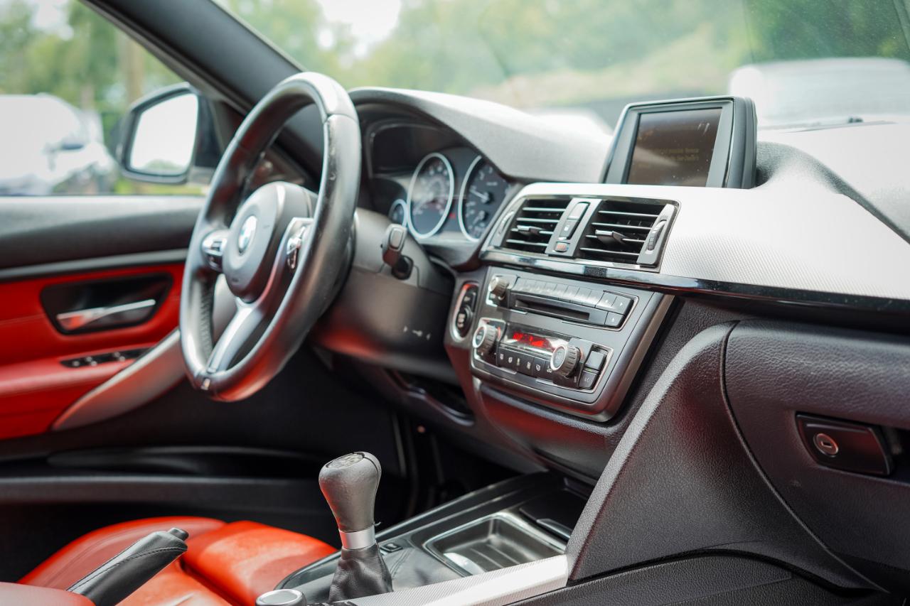 Bmw 3-Series - Thumbnail 12