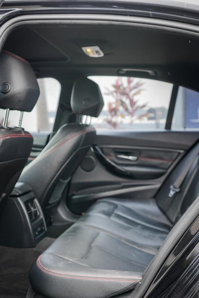 Bmw 3-Series - Thumbnail 2