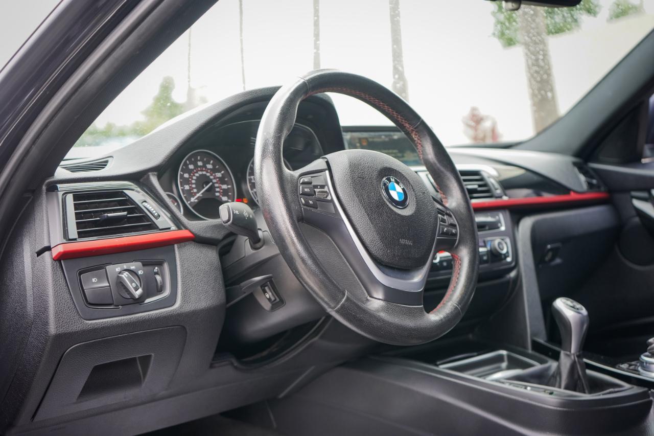 Bmw 3-Series - Thumbnail 10