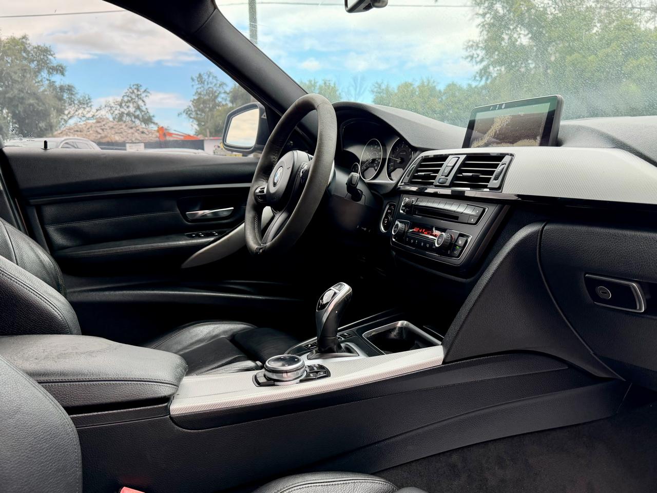 Bmw 3-Series - Thumbnail 12