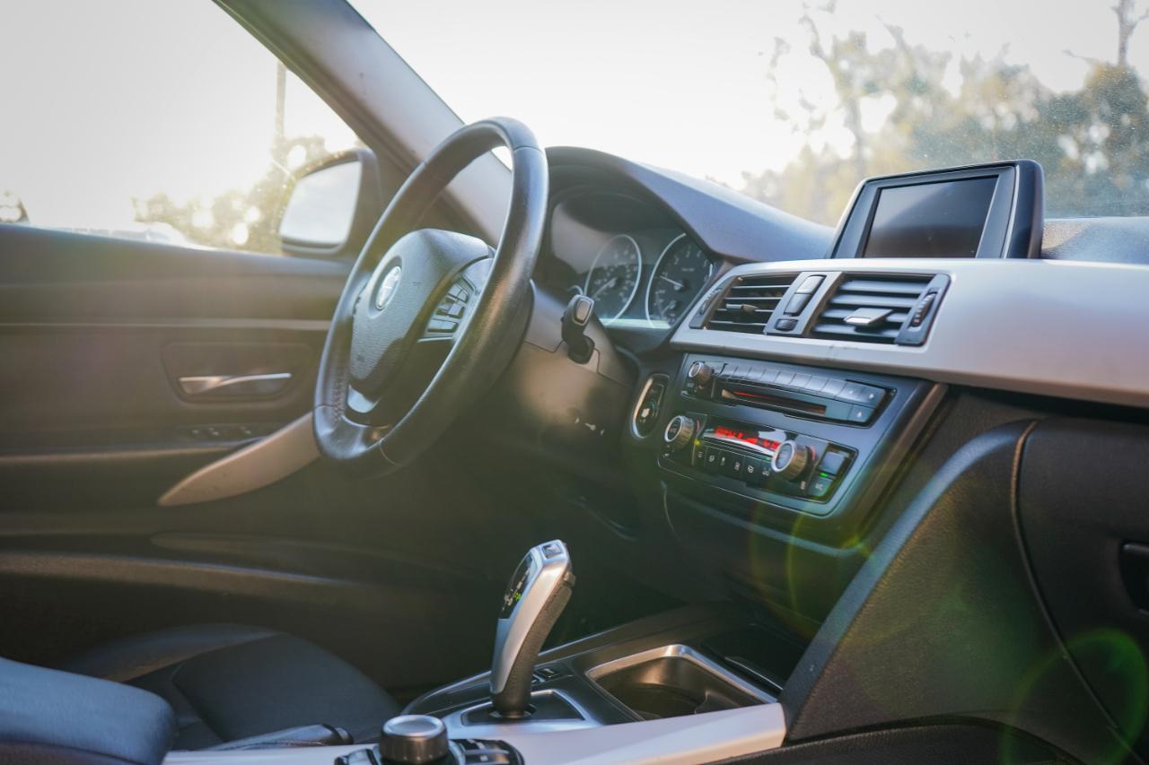 Bmw 3-Series - Thumbnail 12