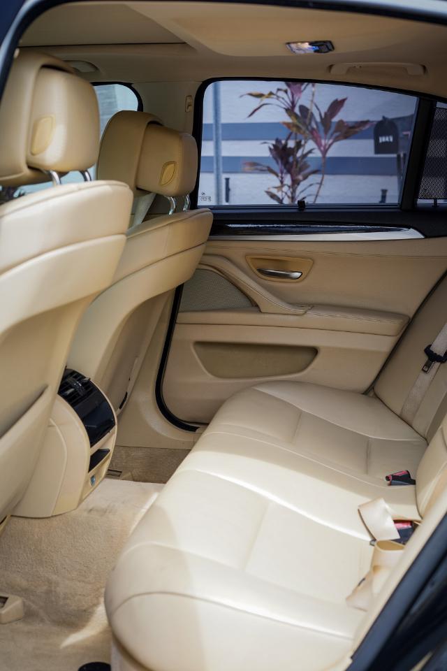 Bmw 5-Series - Thumbnail 2