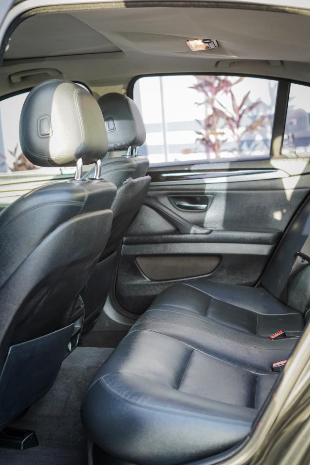 Bmw 5-Series - Thumbnail 2