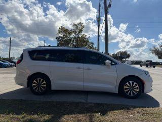 Chrysler Pacifica Hybrid - Thumbnail 12