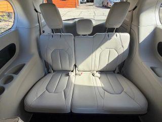 Chrysler Pacifica Hybrid - Thumbnail 3