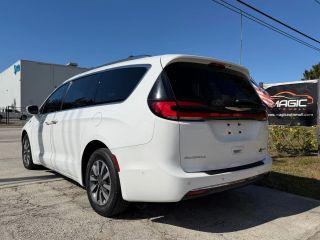 Chrysler Pacifica Hybrid - Thumbnail 9