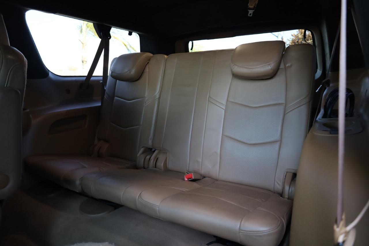 Cadillac Escalade Esv2Wd 4Dr Platinum - Thumbnail 17