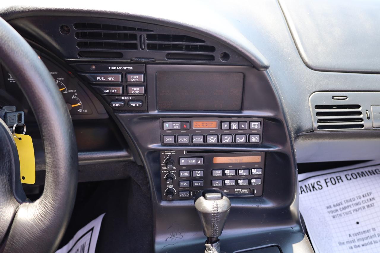 Chevrolet Corvette2Dr Convertible - Thumbnail 12