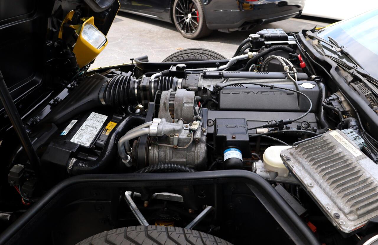 Chevrolet Corvette2Dr Convertible - Thumbnail 13