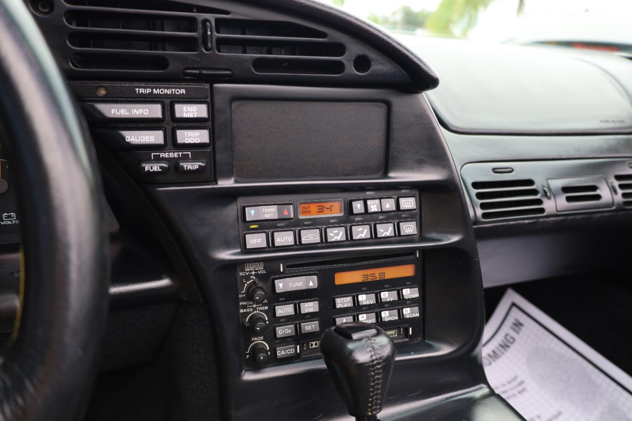 Chevrolet Corvette2Dr Convertible - Thumbnail 11