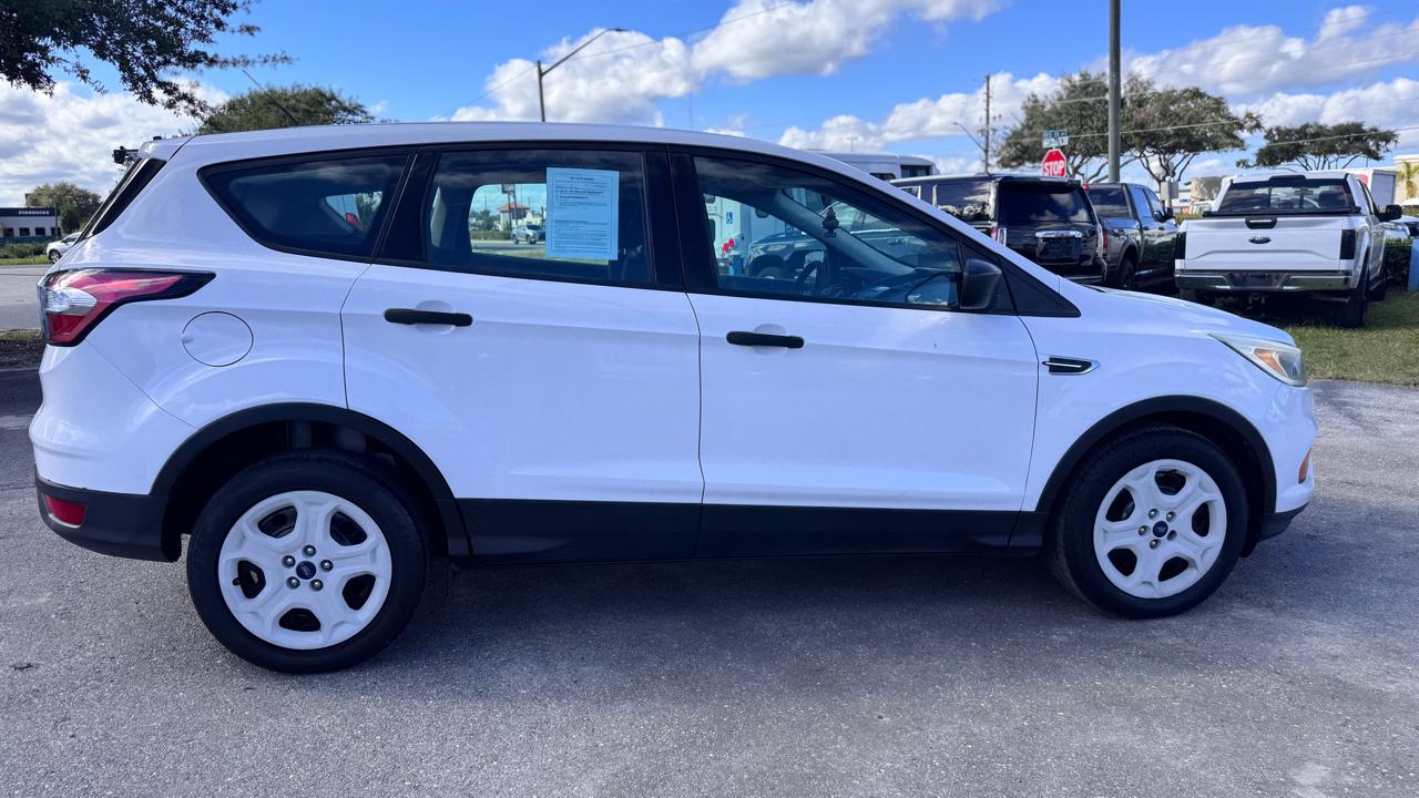 Ford Escapes Fwd - Thumbnail 7