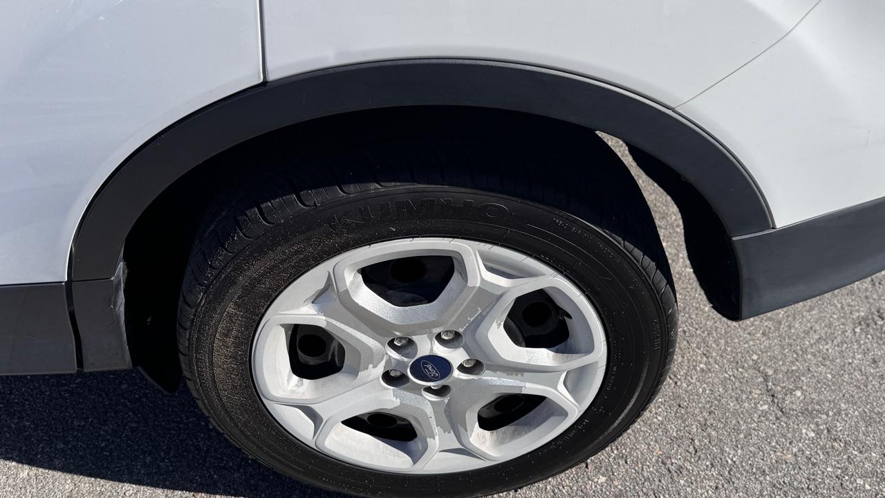 Ford Escapes Fwd - Thumbnail 11