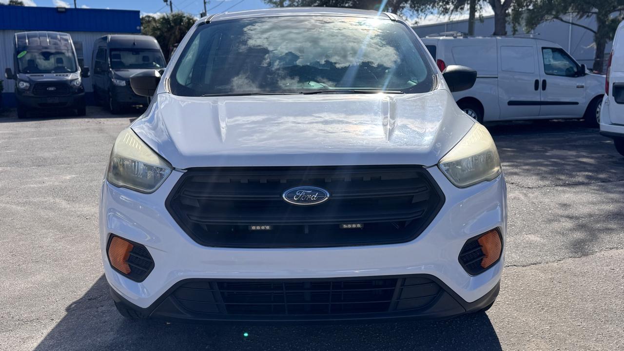 Ford Escapes Fwd - Thumbnail 9