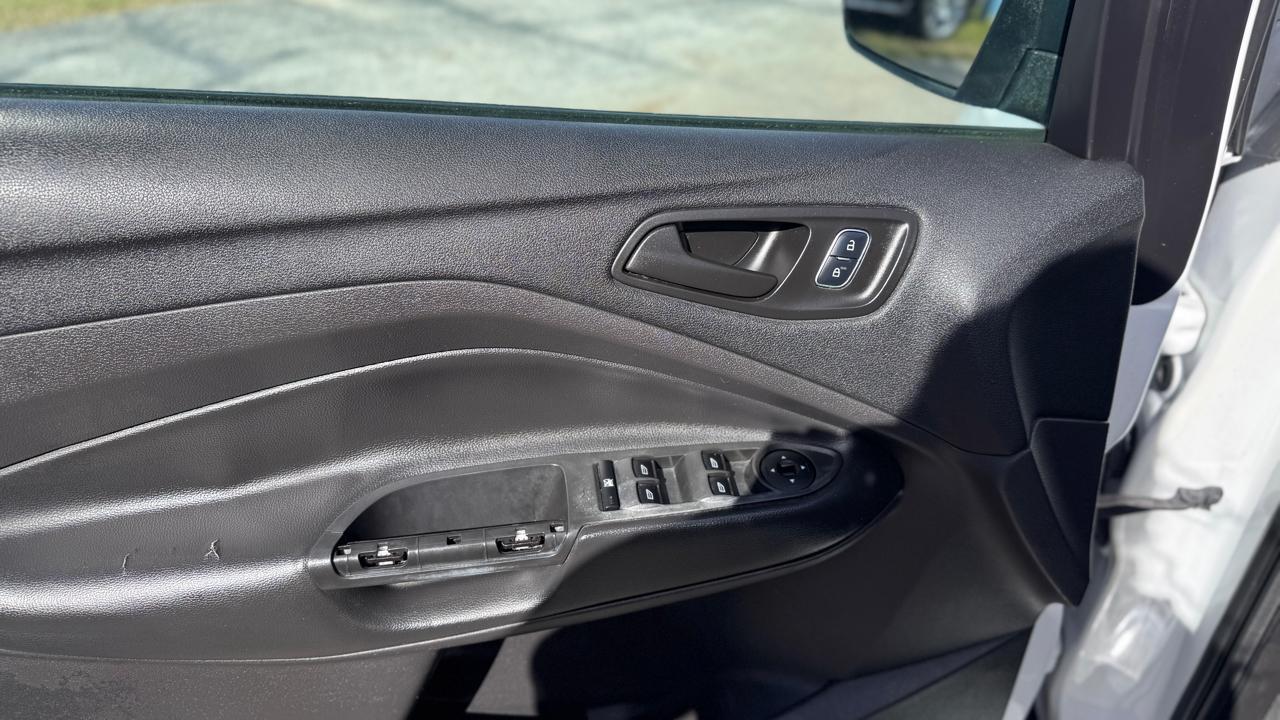 Ford Escapes Fwd - Thumbnail 14