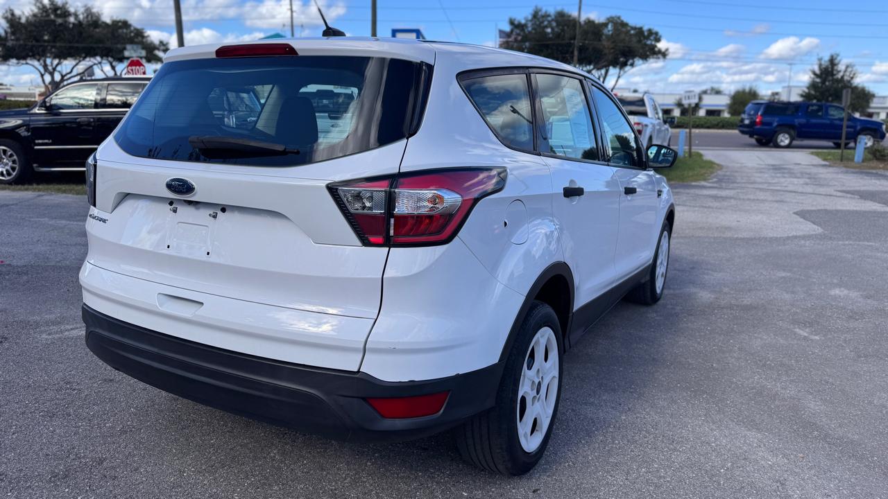 Ford Escapes Fwd - Thumbnail 6