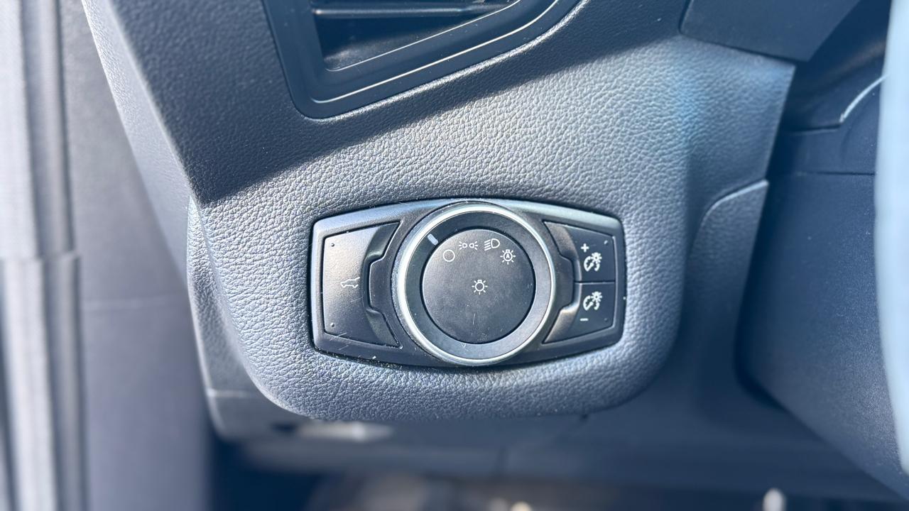 Ford Escapes Fwd - Thumbnail 17