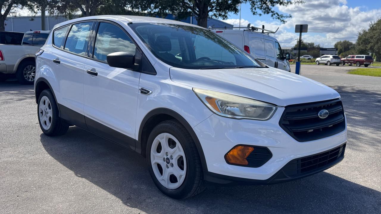 Ford Escapes Fwd - Thumbnail 8