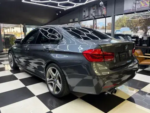 BMW 3 Series 330I Xdrive Sedan 4D - Thumbnail 4