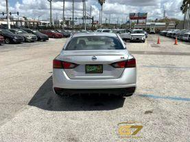 Nissan Altima - Thumbnail 4