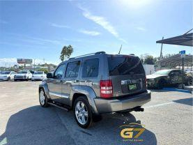 Jeep Liberty - Thumbnail 9