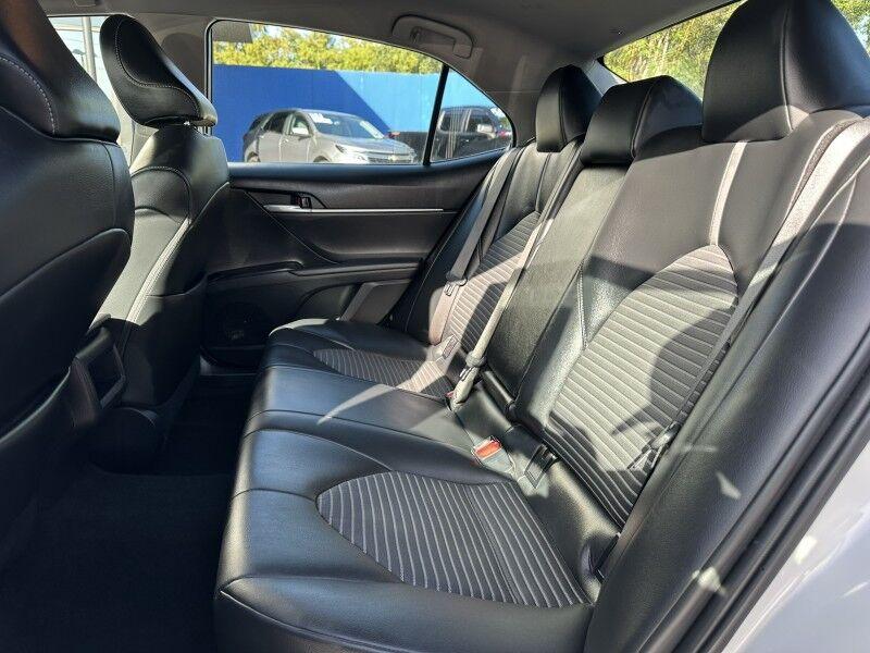 Toyota Camry - Thumbnail 17