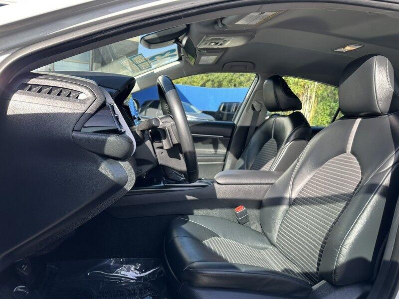 Toyota Camry - Thumbnail 13