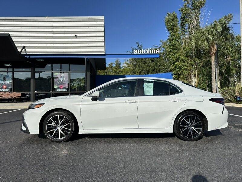 Toyota Camry - Thumbnail 2