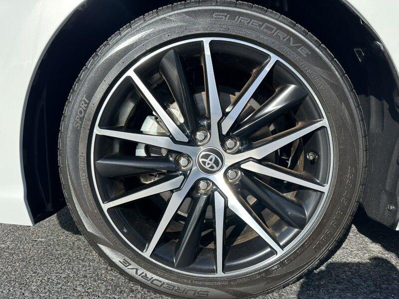 Toyota Camry - Thumbnail 11