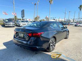 Nissan Altima - Thumbnail 9