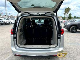 Chrysler Pacifica - Thumbnail 9