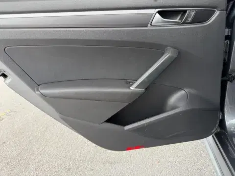 Volkswagen Passat 1.8T R-Line Sedan 4D - Thumbnail 6