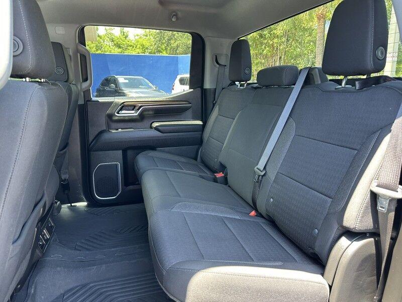 Chevrolet Silverado 1500 - Thumbnail 17