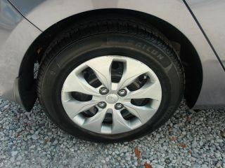 Hyundai Accent - Thumbnail 3