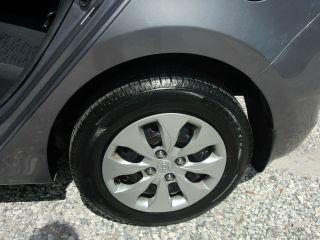 Hyundai Accent - Thumbnail 4