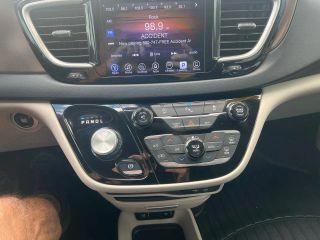 Chrysler Pacifica - Thumbnail 16