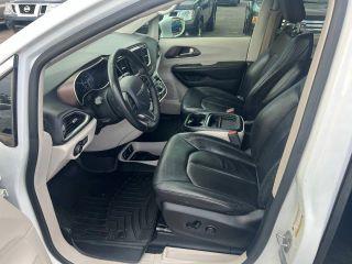 Chrysler Pacifica - Thumbnail 12