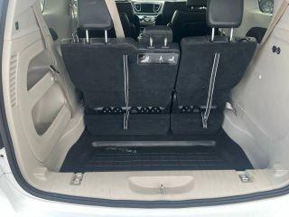 Chrysler Pacifica - Thumbnail 4