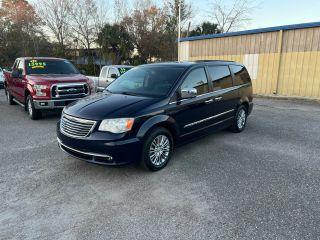 Chrysler Town & Country - Thumbnail 8