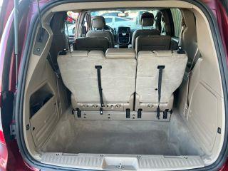 Chrysler Town & Country - Thumbnail 5