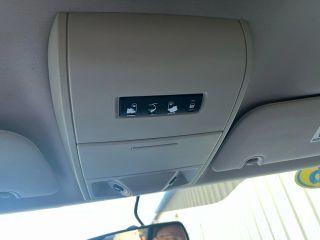 Chrysler Town & Country - Thumbnail 2