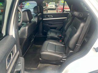 Ford Explorer - Thumbnail 3